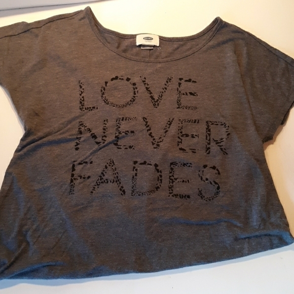 Old Navy love never fades small tee - Picture 1 of 2